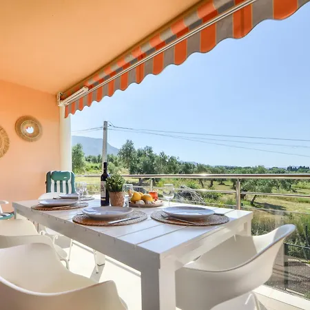 Apartamento With Pool
