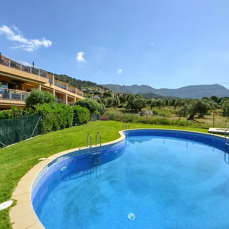 Apartment With Pool
